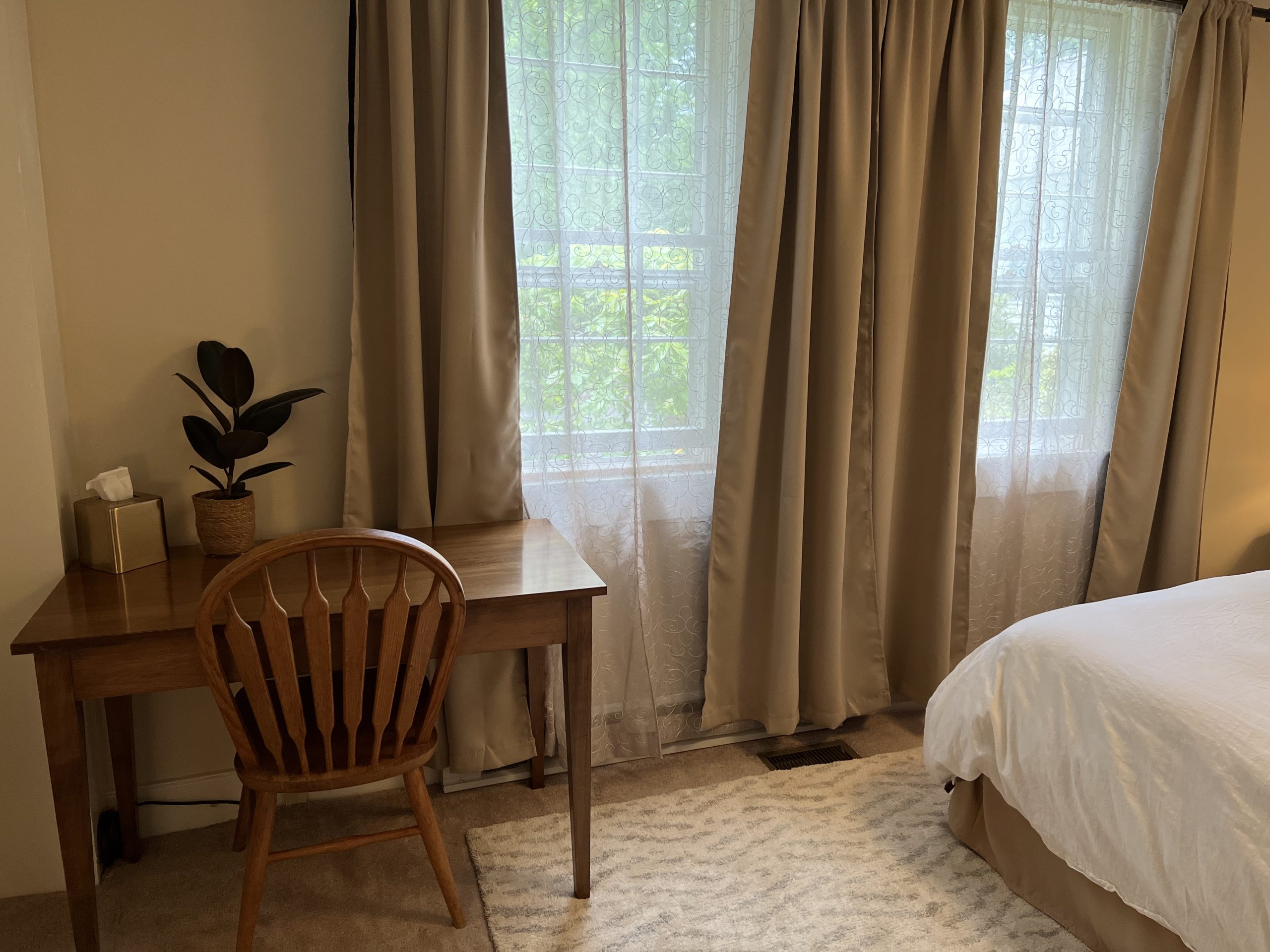 Antique Queen Room - Independence Inn - NH