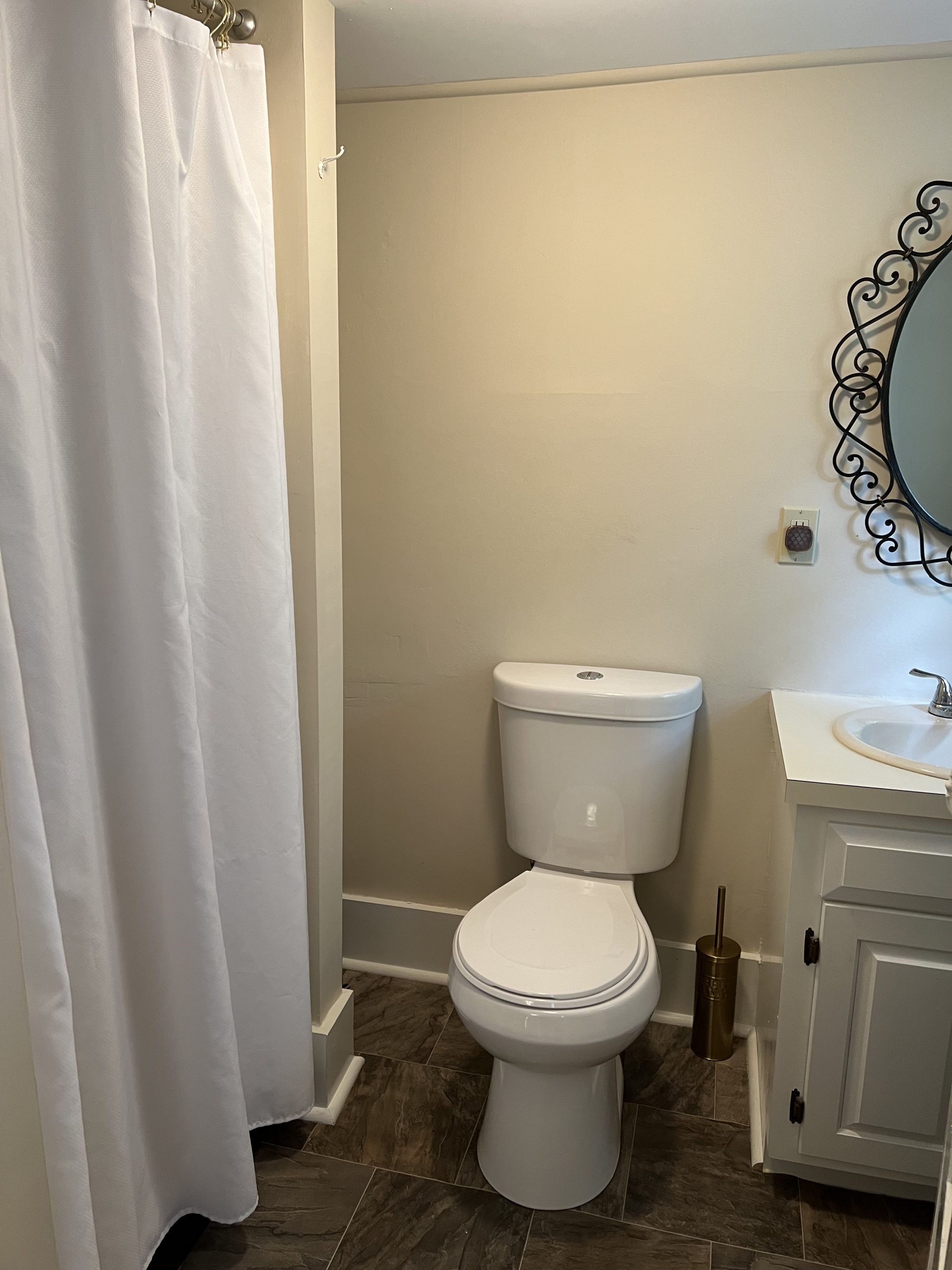 Antique Queen Room - Independence Inn - NH
